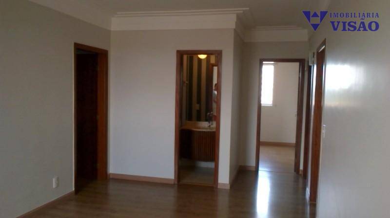 Apartamento com 4 Quartos à Venda, 276 m² por R$ 600.000 Centro, Uberaba - MG