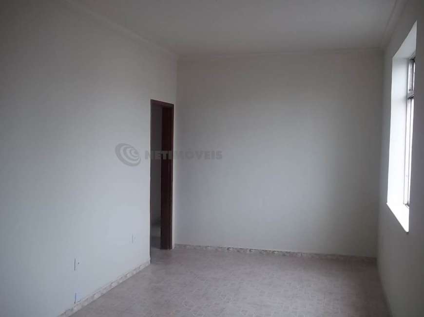 Apartamento com 3 Quartos para Alugar, 140 m² por R$ 1.300/Mês Avenida Caminho de Areia, 142 - Caminho de Areia, Salvador - BA