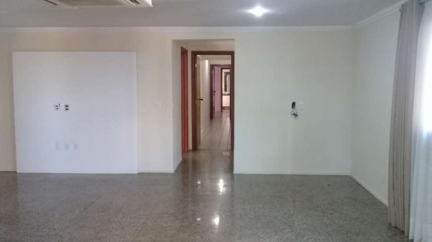 Apartamento com 4 Quartos para Alugar, 208 m² por R$ 2.500/Mês Petrópolis, Natal - RN