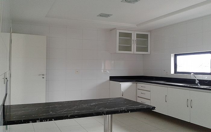 Apartamento com 4 Quartos para Alugar, 238 m² por R$ 5.000/Mês Lagoa Nova, Natal - RN