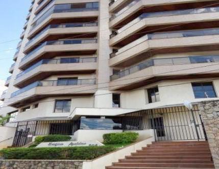 Apartamento com 4 Quartos à Venda, 320 m² por R$ 1.000.000 Rua Mirambava - Centro, Suzano - SP