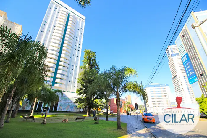 Apartamento com 4 Quartos para Alugar, 217 m² por R$ 2.700/Mês Centro Cívico, Curitiba - PR