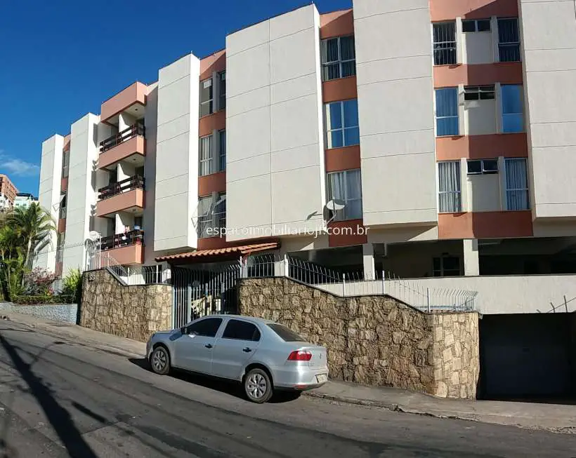 Apartamento com 3 Quartos para Alugar, 82 m² por R$ 690/Mês Rua Sábino Francisco de Barros - Bandeirantes, Juiz de Fora - MG