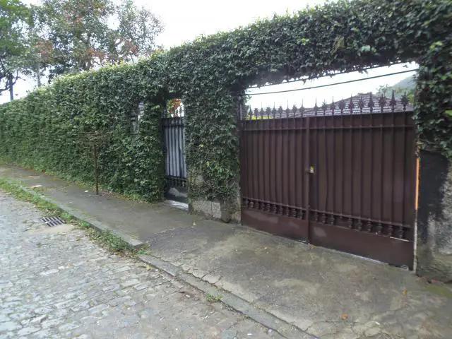 Casa com 5 Quartos à Venda, 300 m² por R$ 850.000 Rua Uruguai, 221 - Quitandinha, Petrópolis - RJ