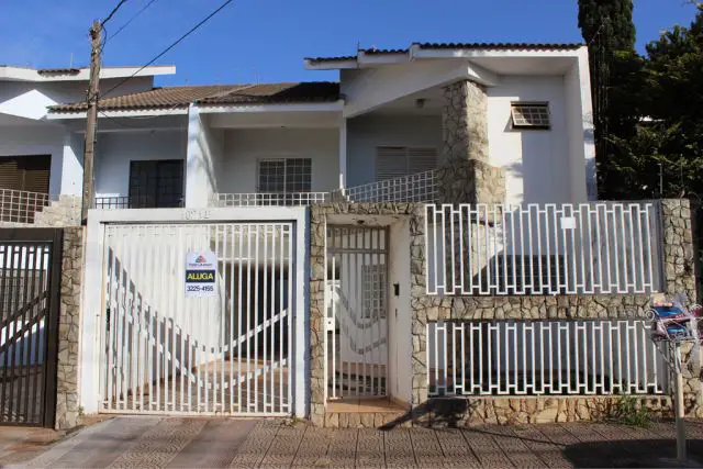 Sobrado com 3 Quartos para Alugar por R$ 1.800/Mês Rua Rosacruz - Jardim Higienópolis, Maringá - PR