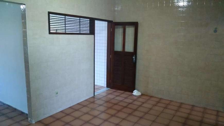Apartamento com 3 Quartos para Alugar, 180 m² por R$ 1.600/Mês Candelária, Natal - RN
