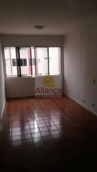 Apartamento com 3 Quartos para Alugar, 109 m² por R$ 900/Mês Tirol, Natal - RN