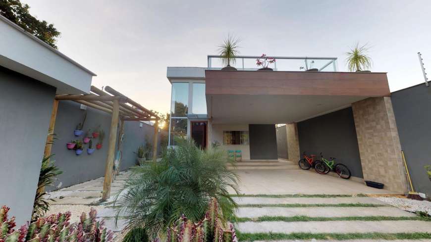 Casa com 5 Quartos à Venda, 330 m² por R$ 1.900.000 Avenida 15 de Novembro - Manguinhos, Serra - ES