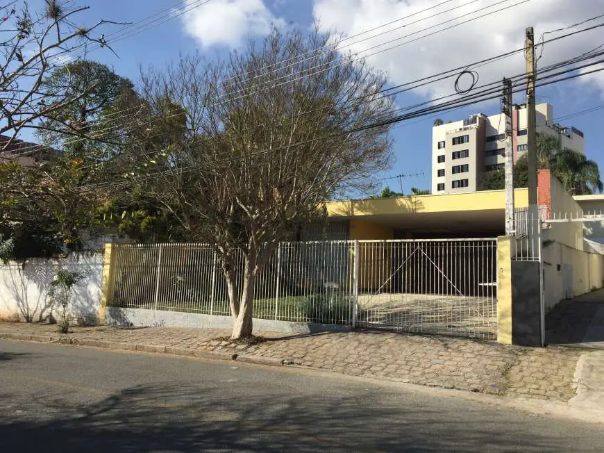 Casa com 3 Quartos à Venda, 204 m² por R$ 1.000.000 Rua Manoel dos Santos Barreto, 12 - Juvevê, Curitiba - PR
