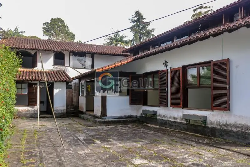 Casa com 4 Quartos à Venda, 1200 m² por R$ 1.800.000 Quarteirão Ingelhein, Petrópolis - RJ