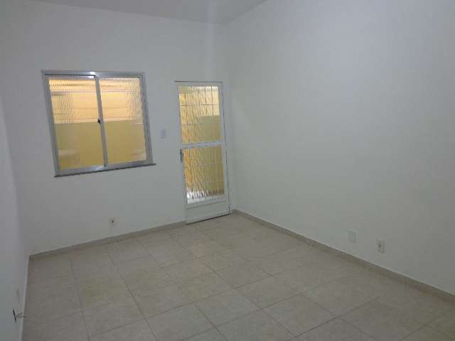 Casa com 1 Quarto para Alugar, 45 m² por R$ 900/Mês Estrada do Portela, 496 - Madureira, Rio de Janeiro - RJ