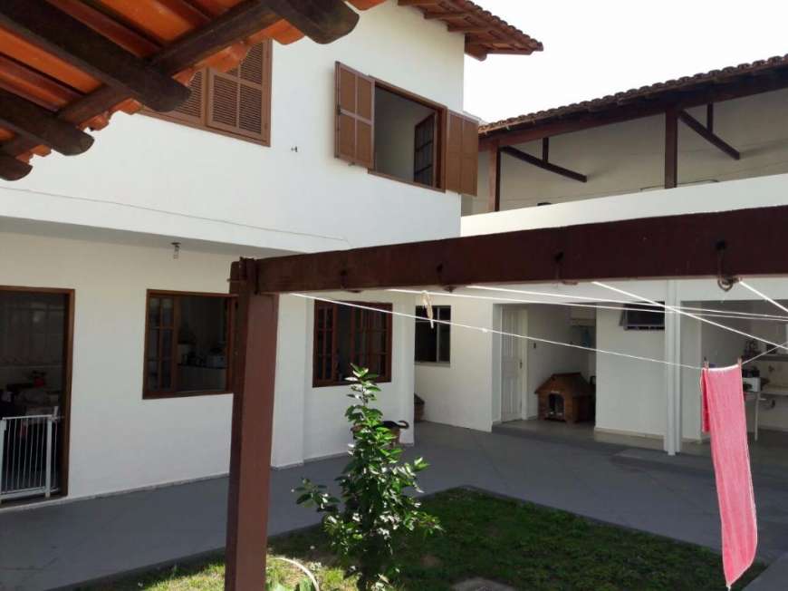 Casa com 5 Quartos para Alugar, 342 m² por R$ 5.000/Mês Rua Agripino Francisco Martins - Imbetiba, Macaé - RJ