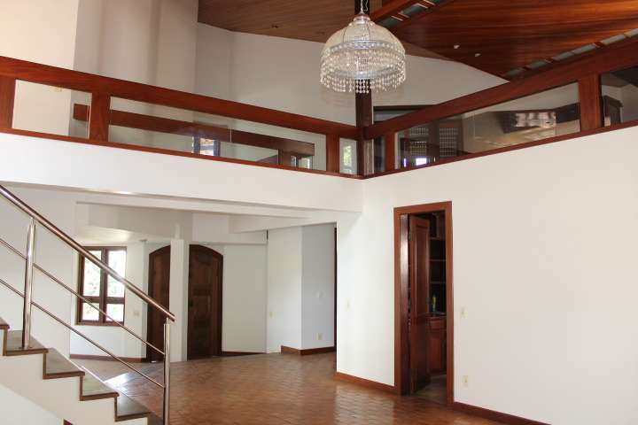 Sobrado com 4 Quartos para Alugar, 700 m² por R$ 11.000/Mês Condomínio Retiro das Pedras, Brumadinho - MG