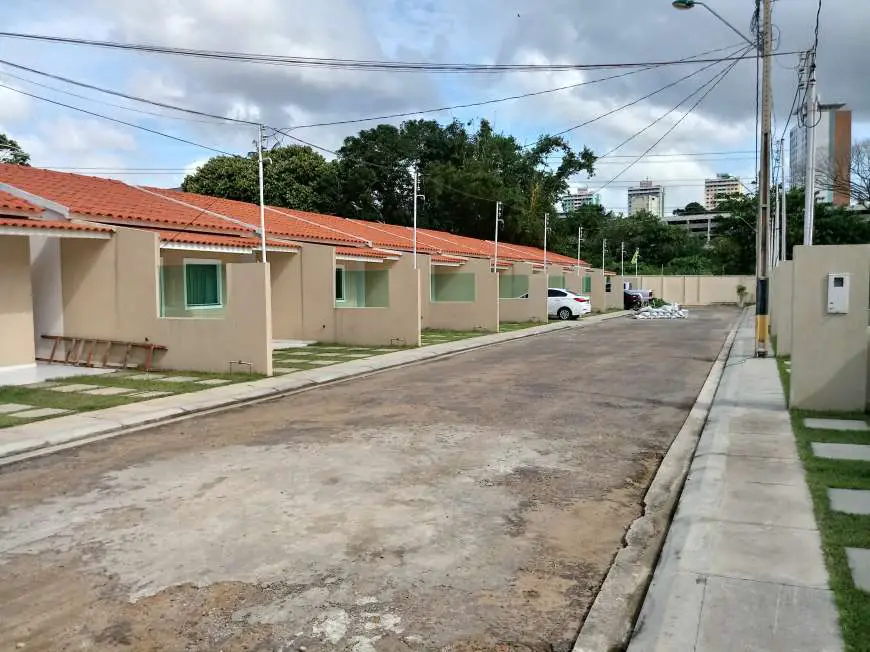 Casa com 2 Quartos para Alugar, 68 m² por R$ 1.700/Mês Rua Jorge Baird - Nossa Senhora das Graças, Manaus - AM