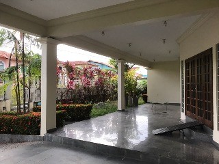 Casa de Condomínio com 3 Quartos para Alugar, 380 m² por R$ 6.000/Mês Dom Pedro I, Manaus - AM