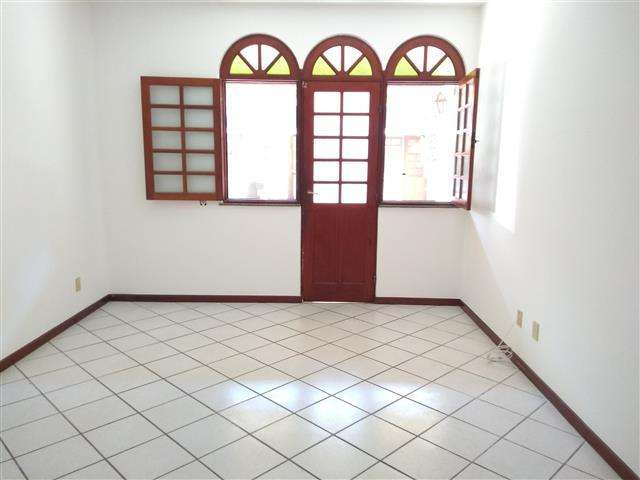 Casa de Condomínio com 2 Quartos para Alugar, 86 m² por R$ 1.300/Mês Avenida Prefeito Altivo Mendes Linhares, 733 - Itaipu, Niterói - RJ