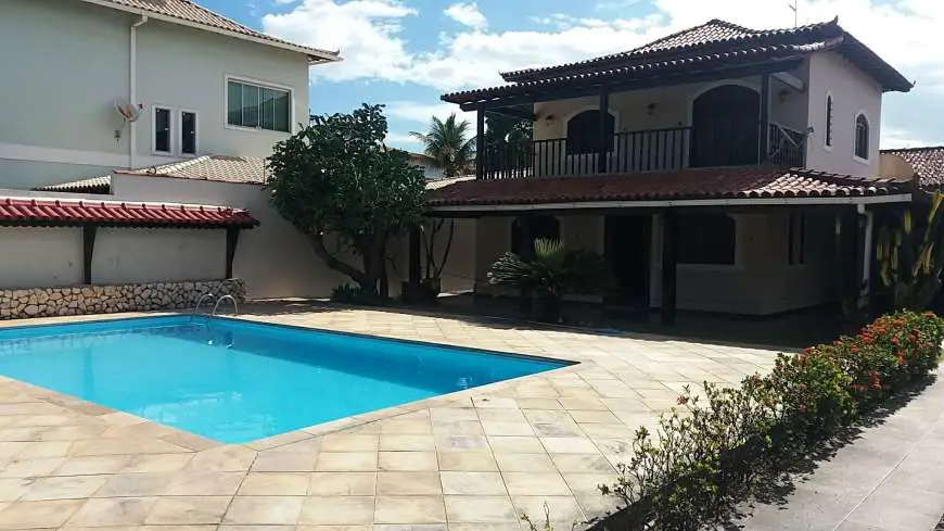 Casa com 3 Quartos para Alugar, 200 m² por R$ 2.500/Mês Rua Espírito Santo, 354 - Extensão do Bosque, Rio das Ostras - RJ