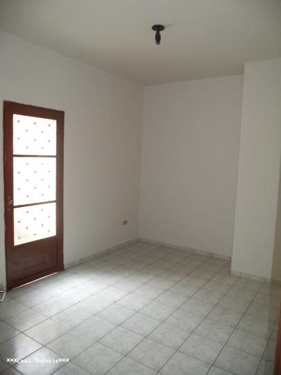 Apartamento com 2 Quartos para Alugar por R$ 700/Mês Jardim Bongiovani, Presidente Prudente - SP