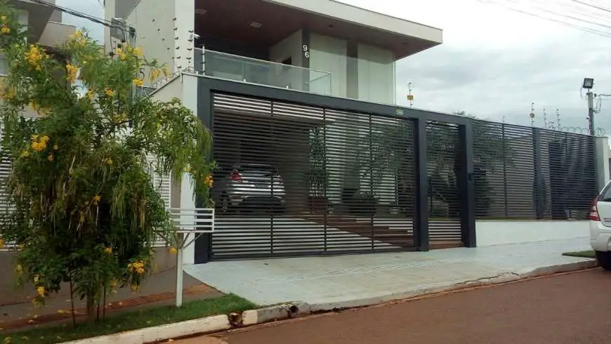 Sobrado com 3 Quartos à Venda, 253 m² por R$ 930.000 Vila Nasser, Campo Grande - MS