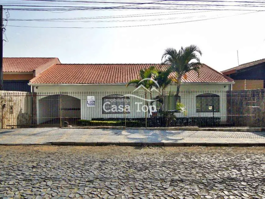 Casa com 3 Quartos para Alugar, 200 m² por R$ 2.950/Mês Avenida Ernani Batísta Rosas, 1800 - Jardim Carvalho, Ponta Grossa - PR