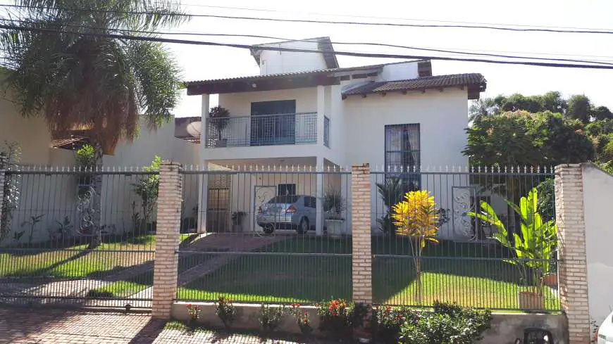 Casa com 3 Quartos para Alugar, 220 m² por R$ 2.500/Mês Lixeira, Cuiabá - MT