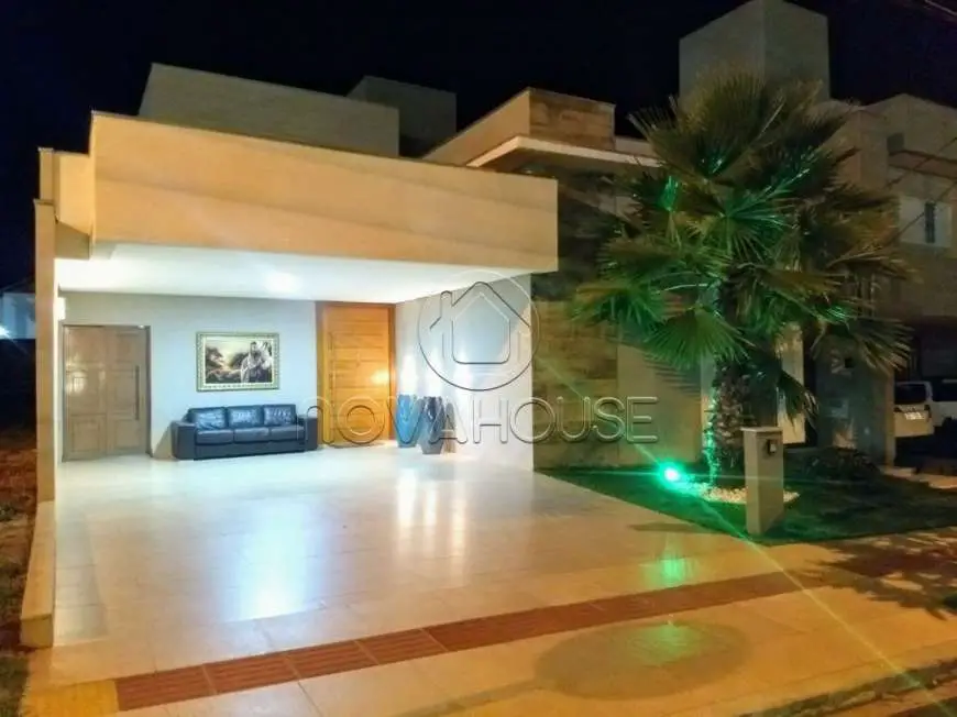 Casa de Condomínio com 3 Quartos à Venda, 215 m² por R$ 1.300.000 Vila Vilas Boas, Campo Grande - MS