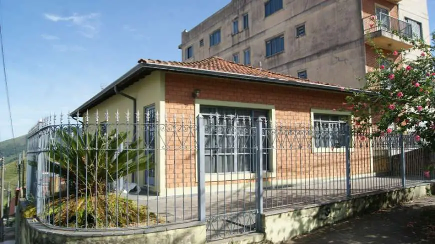 Casa com 4 Quartos à Venda, 200 m² por R$ 370.000 Santa Maria, Poços de Caldas - MG
