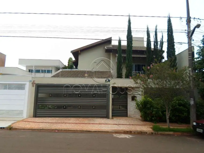 Sobrado com 2 Quartos à Venda, 374 m² por R$ 700.000 Vila Nasser, Campo Grande - MS
