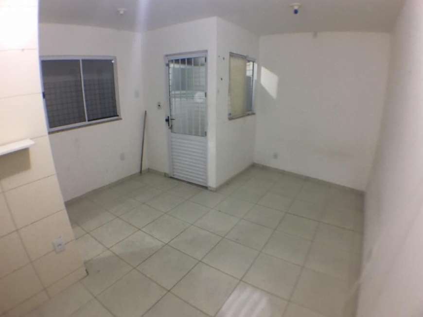 Kitnet com 1 Quarto para Alugar, 20 m² por R$ 550/Mês Rua Licania, 15 - Gardênia Azul, Rio de Janeiro - RJ