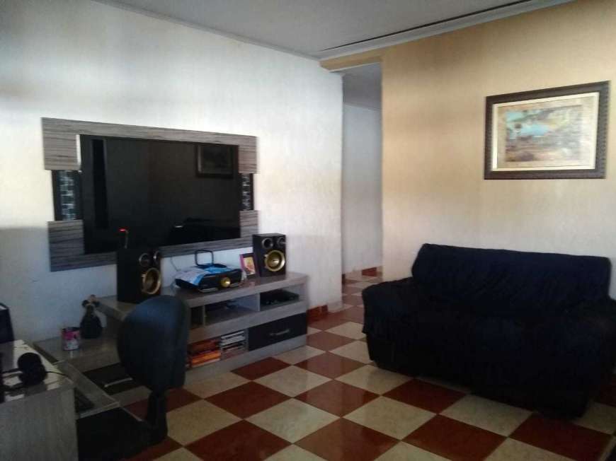 Apartamento com 4 Quartos à Venda, 450 m² por R$ 150.000 Rua Guarani, 1900 - Piabeta, Magé - RJ