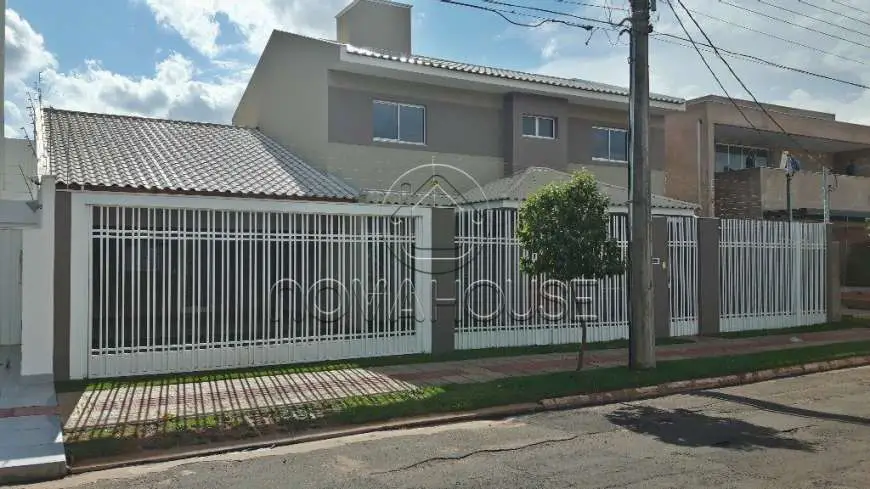 Sobrado com 3 Quartos à Venda, 312 m² por R$ 1.400.000 Caranda Bosque, Campo Grande - MS