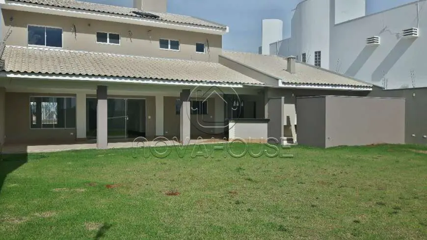 Sobrado com 3 Quartos à Venda, 312 m² por R$ 1.400.000 Caranda Bosque, Campo Grande - MS
