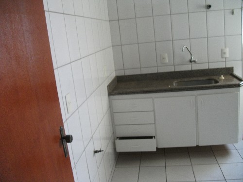 Apartamento com 3 Quartos para Alugar, 1 m² por R$ 1.000/Mês Custódio Pereira, Uberlândia - MG