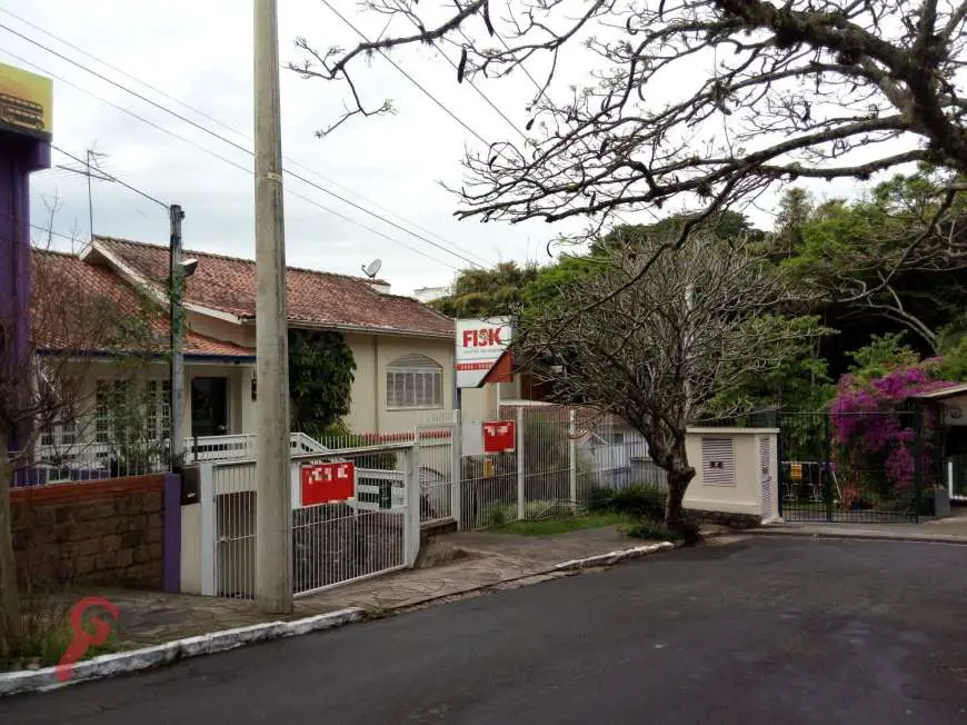 Casa com 3 Quartos à Venda, 300 m² por R$ 850.000 Rua Governador Roberto Silveira, 11 - Centro, Canoas - RS