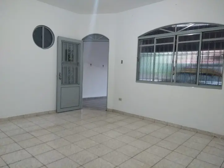 Sobrado com 3 Quartos para Alugar, 120 m² por R$ 1.400/Mês Jardim Sul, São José dos Campos - SP