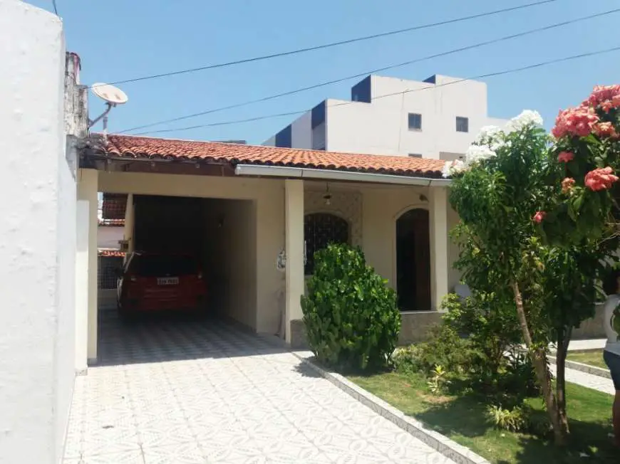 Casa com 3 Quartos para Alugar, 130 m² por R$ 5.000/Mês Rua das Dálias, 79 - Pituba, Salvador - BA