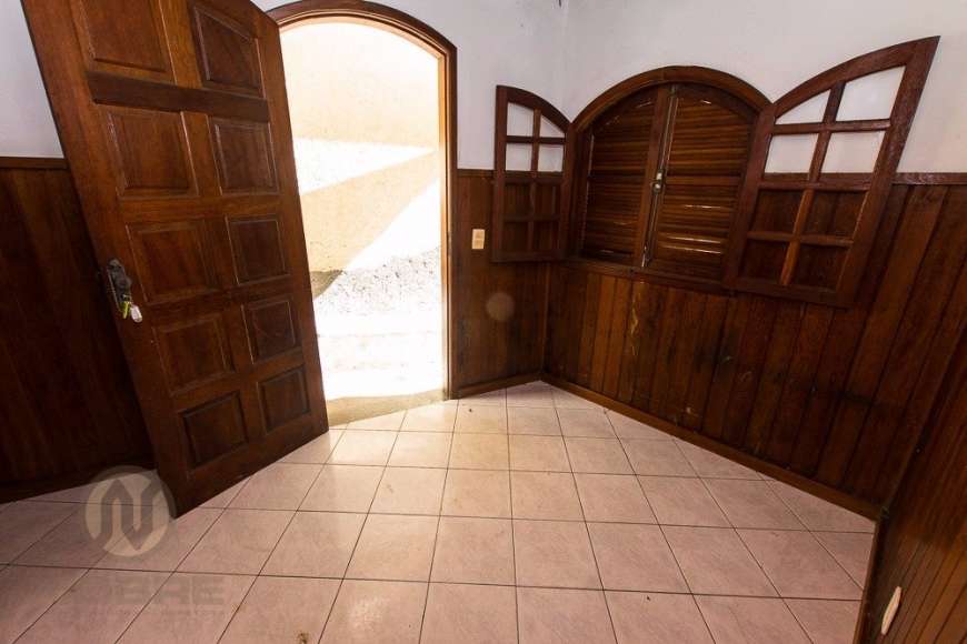 Casa com 2 Quartos para Alugar, 55 m² por R$ 800/Mês Vale do Paraíso, Teresópolis - RJ