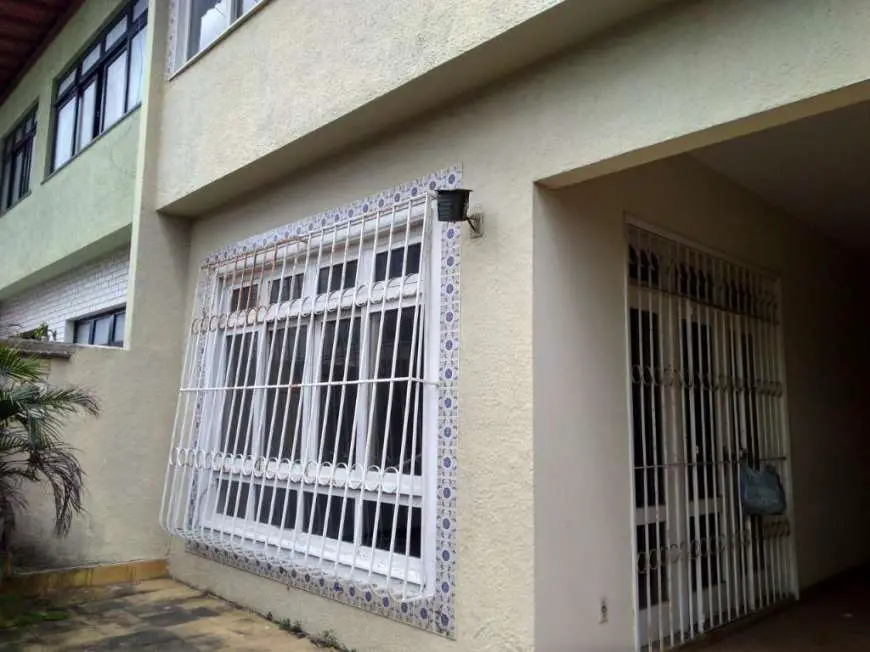 Casa com 3 Quartos para Alugar, 220 m² por R$ 4.500/Mês Imbetiba, Macaé - RJ