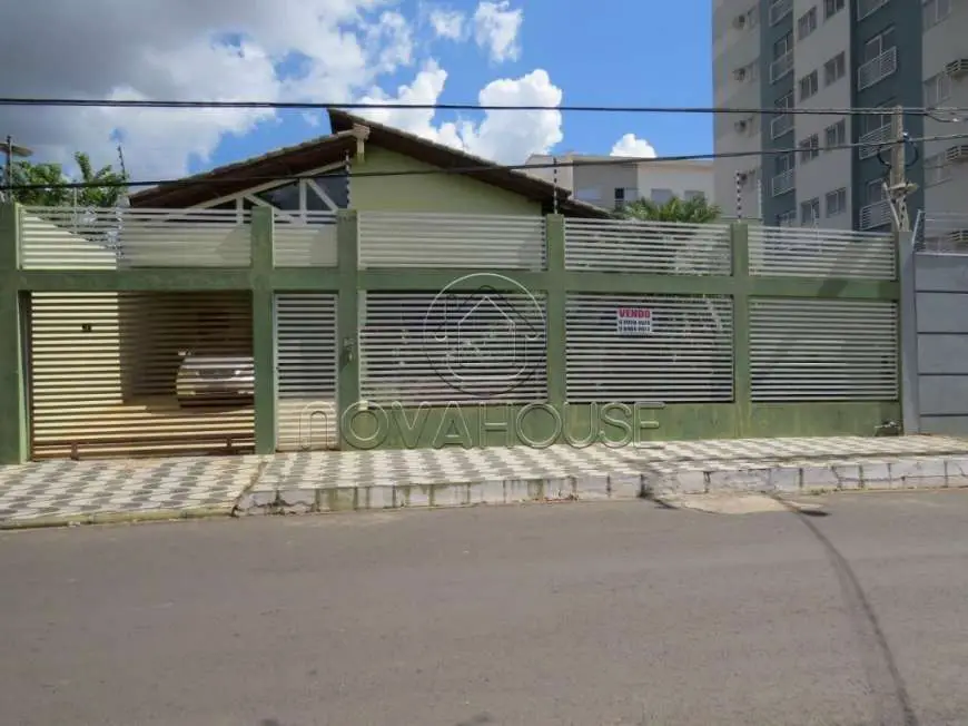 Casa com 4 Quartos à Venda, 261 m² por R$ 500.000 Jardim Aclimação, Cuiabá - MT