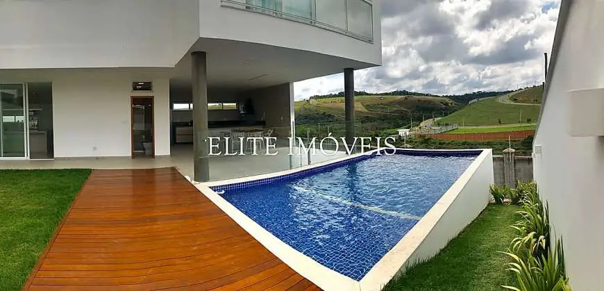 Casa com 4 Quartos à Venda, 623 m² por R$ 2.500.000 São Pedro, Juiz de Fora - MG