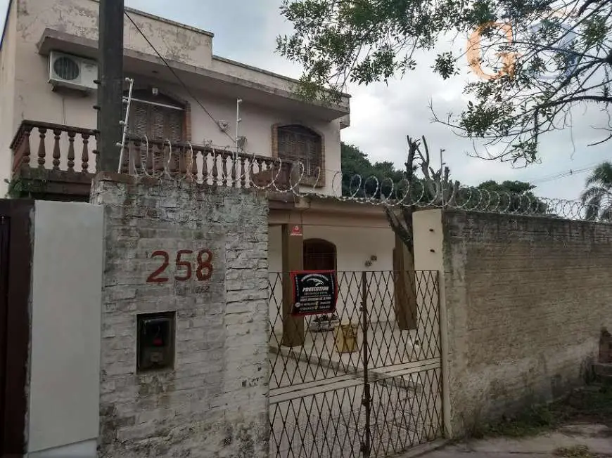 Sobrado com 3 Quartos para Alugar, 60 m² por R$ 2.200/Mês Laranjal, Pelotas - RS