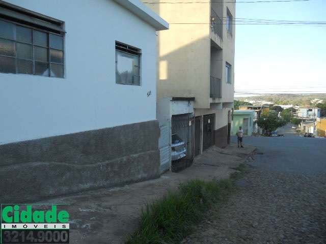 Casa com 2 Quartos para Alugar, 50 m² por R$ 550/Mês Bom Pastor, Divinópolis - MG