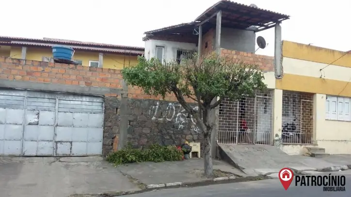 Casa com 4 Quartos para Alugar, 170 m² por R$ 2.000/Mês Sobradinho, Feira de Santana - BA