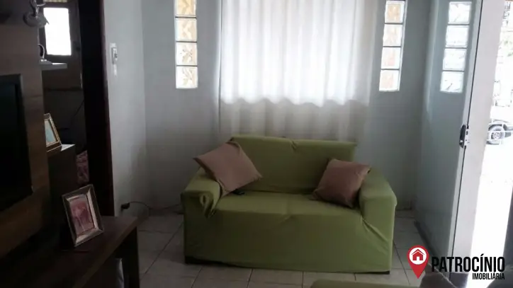 Casa com 4 Quartos para Alugar, 170 m² por R$ 2.000/Mês Sobradinho, Feira de Santana - BA