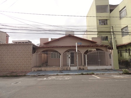 Casa com 4 Quartos para Alugar, 230 m² por R$ 3.000/Mês Centro, Vila Velha - ES
