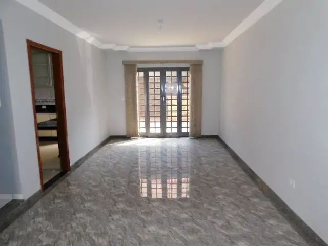 Casa de Condomínio com 3 Quartos para Alugar por R$ 2.200/Mês Recanto dos Magnatas, Maringá - PR