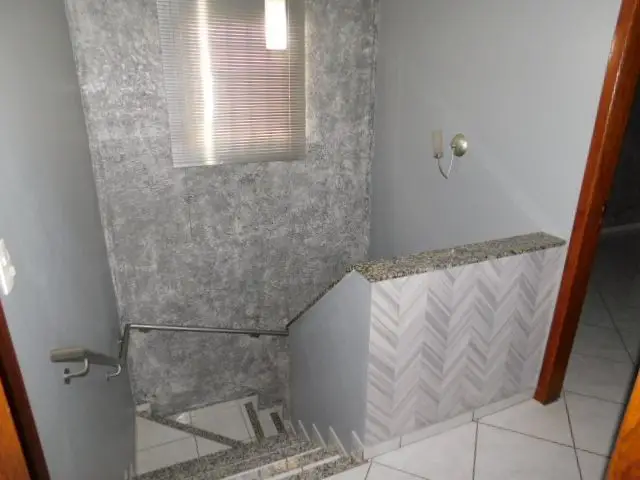 Casa de Condomínio com 3 Quartos para Alugar por R$ 2.200/Mês Recanto dos Magnatas, Maringá - PR