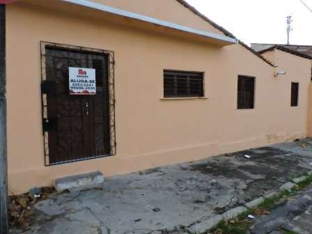 Casa com 1 Quarto para Alugar, 65 m² por R$ 600/Mês Avenida José Bastos, 3439 - Damas, Fortaleza - CE