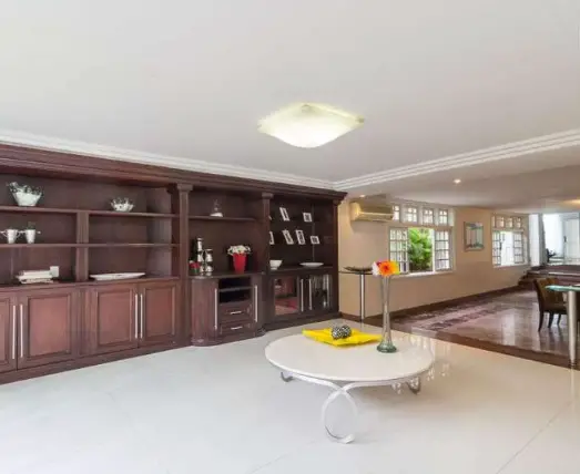 Casa com 6 Quartos para Alugar, 615 m² por R$ 9.900/Mês Santa Branca, Belo Horizonte - MG