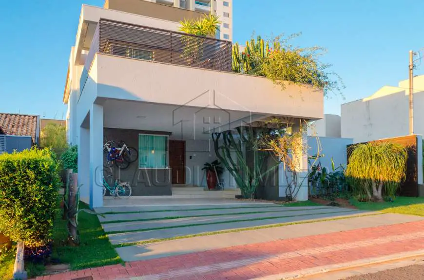 Casa de Condomínio com 3 Quartos à Venda, 270 m² por R$ 1.800.000 Rua Álvares de Azevedo - Vila do Polonês, Campo Grande - MS
